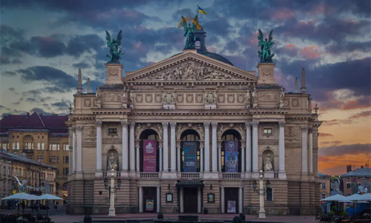 Львівский оперний театр стоїть над колишнім руслом річки Полтви