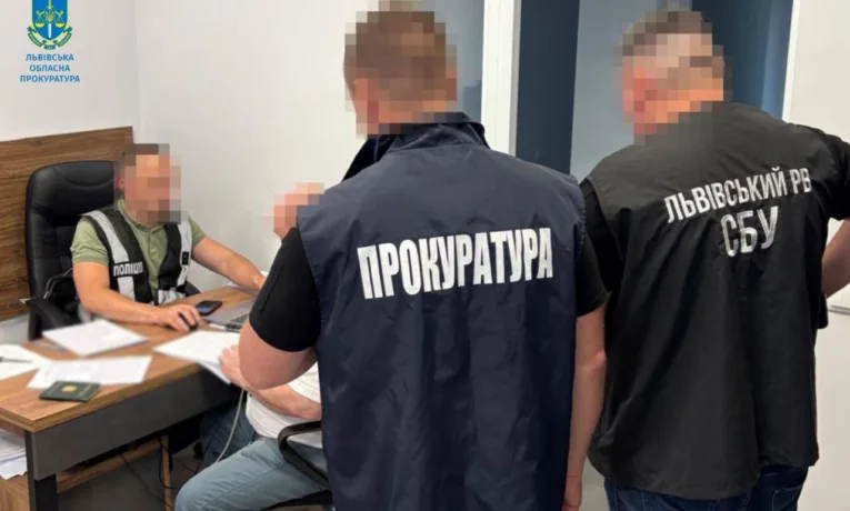 Експосадовця одного зі львівських університетів підозрюють у службовій недбалості зі збитками 10 млн грн