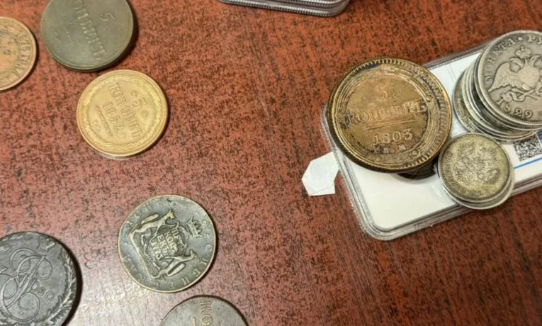 Львівські прикордонники виявили у водія колекцію російських монет