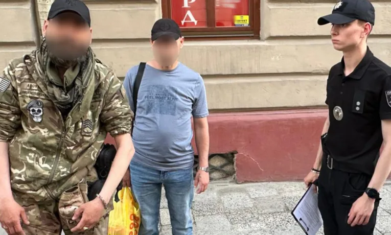 На Львівщині чоловіка, який видавав себе за пораненого військового, судитимуть за шахрайство