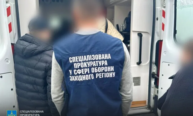 За $25 тисяч обіцяла ухилянтам зняти з військового обліку