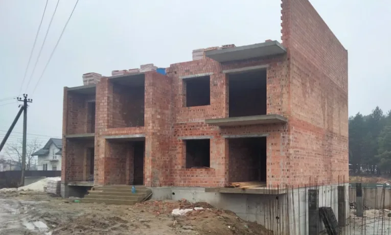 У Рудно біля Львова без дозвільних документів зводять житлові будинки