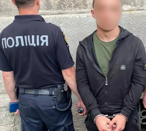 На Львівщині підозрюваний у крадіжці побив поліцейського
