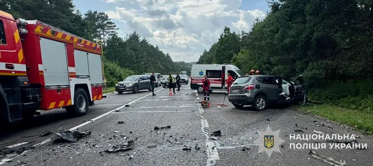 Смертельна ДТП на Львівщині: чоловік загинув через зіткнення з автопотягом