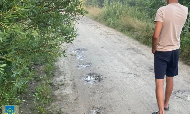 Житель Львівщини «з’ясовував відносини» зі знайомим дерев’яною битою. Його затримали