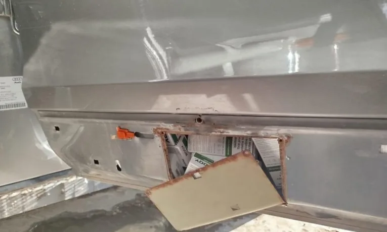 Львівські прикордонники вилучили у водія Audi контрабанду електронних сигарет