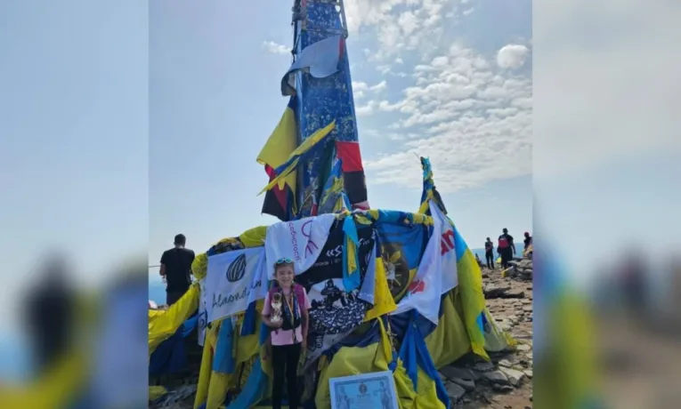 Пʼятирічна дівчинка зі Львова піднялася на Говерлу і встановила рекорд України