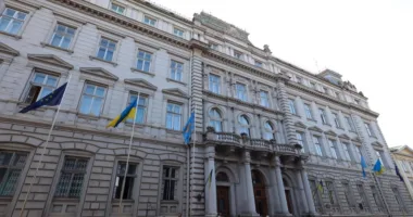 Зарплата у 35 тисяч гривень: у Львівській ОВА пояснили новий регіональний критерій для бронювання