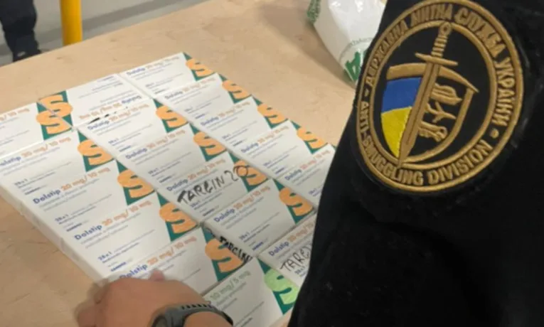 На Львівщині чоловік намагався ввезти через кордон понад пів тисячі наркотичних засобів