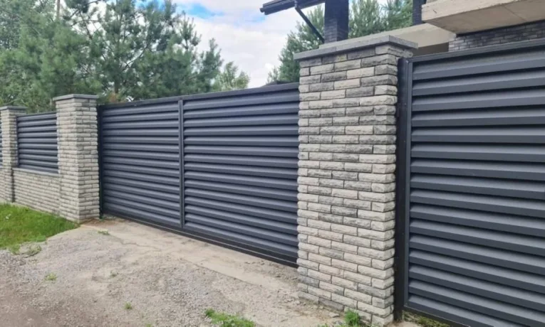 Які в 2025 році сучасні види парканів