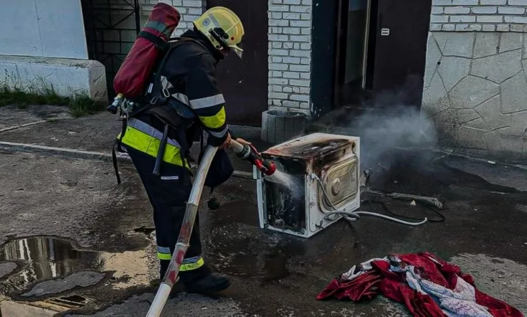 На Львівщині в житловому будинку загорілася пральна машина