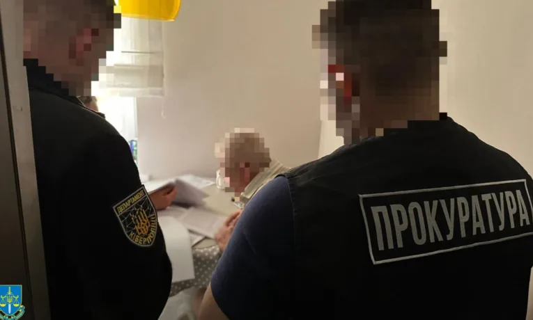 На Львівщині чиновника Трускавецької міськради та підприємця підозрюють у заволодінні бюджетними грошима