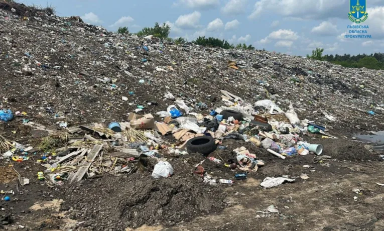 На Львівщині чиновника комунального підприємства підозрюють у забрудненні земель