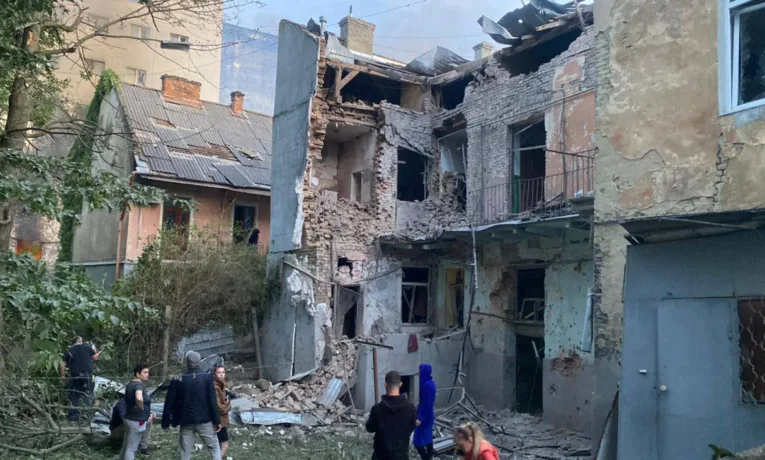 Зруйнований російськими обстрілами будинок у Львові неможливо відновити