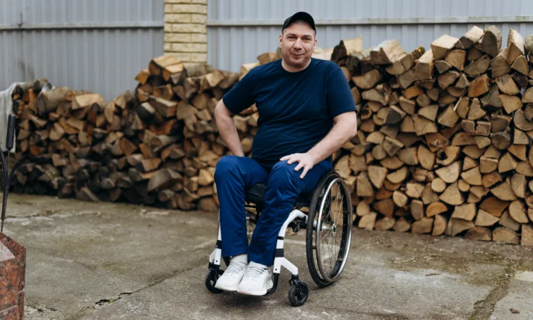 «Я знав, що мені потрібно більше, ніж просто пересуватися» Як програма реабілітації після травми хребта допомагає відновити навички, незалежність і впевненість у собі