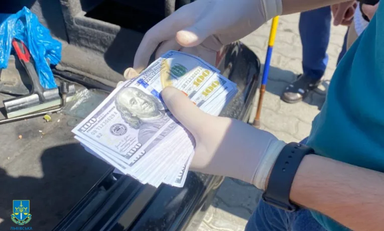 На Львівщині чоловік за $15 000 намагався переправити військовозобов’язаного до Словаччини
