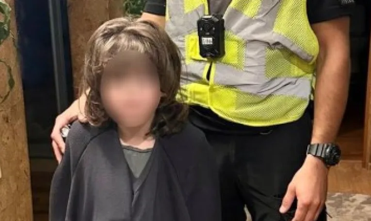 На Львівщині поліцейські знайшли у закинутій будівлі зниклу 9-річну дівчинку