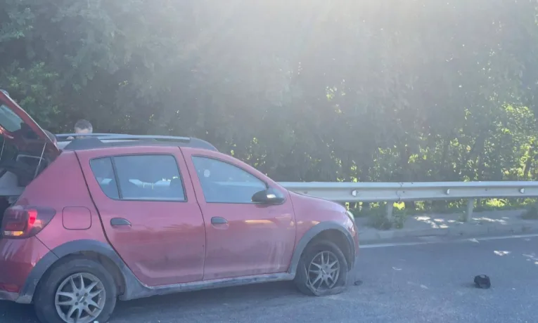 На Львівщині зіткнулися два автомобілі: трьох людей госпіталізували