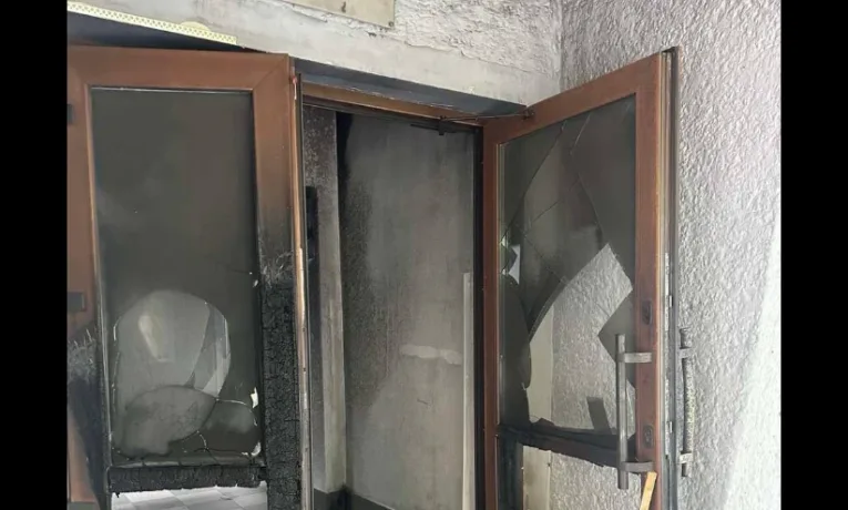 У Львові 8-річні діти підпалили вхідні двері гімназії “Євшан”