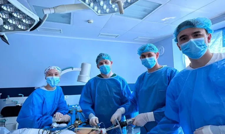 Львівські лікарі встановили уростому немовляті з пошкодженими нирками