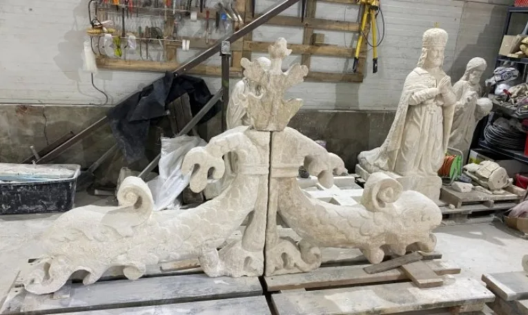 У Львові реставрують 400-річні скульптури з Королівської кам’яниці