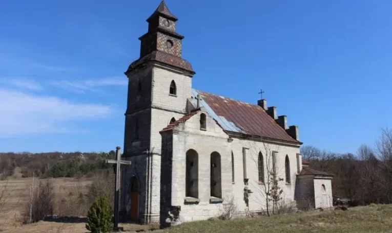 Старовинний костел святого Кароля Баромеуша повернуто Золочівській громаді