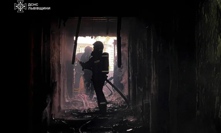 Пожежа в готелі “Власта” у Львові: шістьох людей госпіталізували, серед них діти