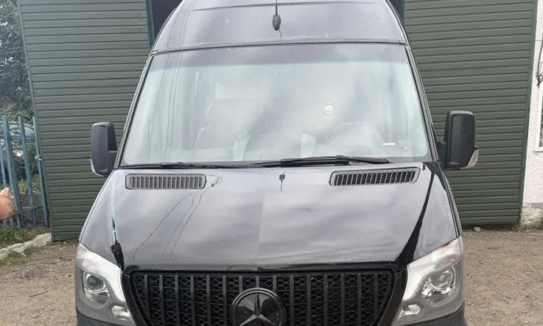 Музика на мільйон: митники зупинили мікроавтобус з контрабандою високовартісної техніки