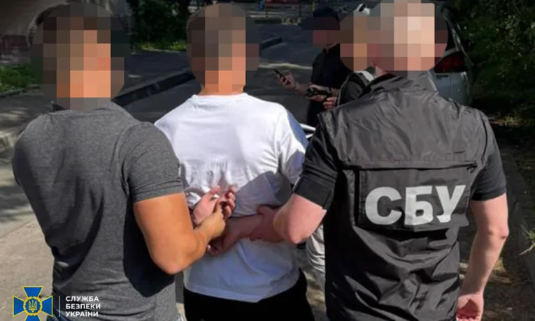 У Львові затримали “ділка”, який за $1100 обіцяв влаштувати ухилянта на навчання до одного з вищих навчальних закладів