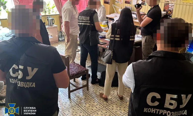 На Львівщині СБУ і Нацпол викрили посадовців, які фальсифікували перевірки військової техніки за хабарі