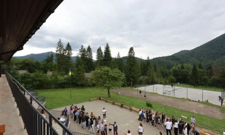 На Львівщині колишній радянський табір перетворили на відпочинковий комплекс для школярів