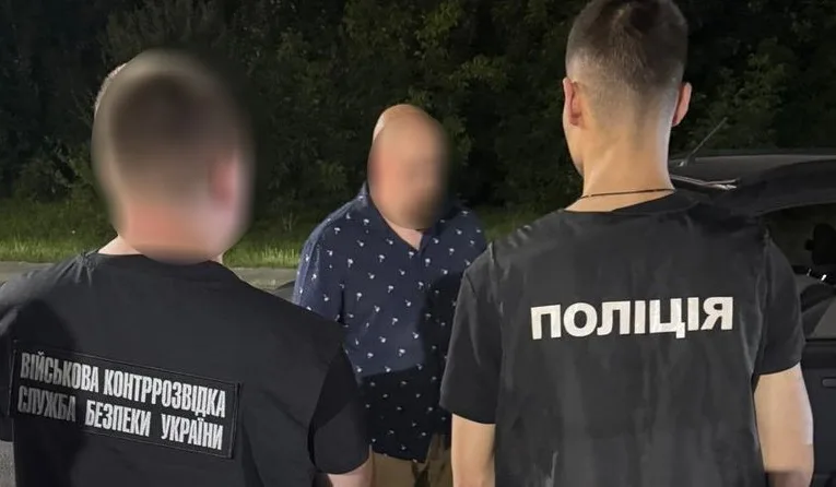 На Львівщині двоєх військових обціяли ухилянту зняти з розшуку ТЦК