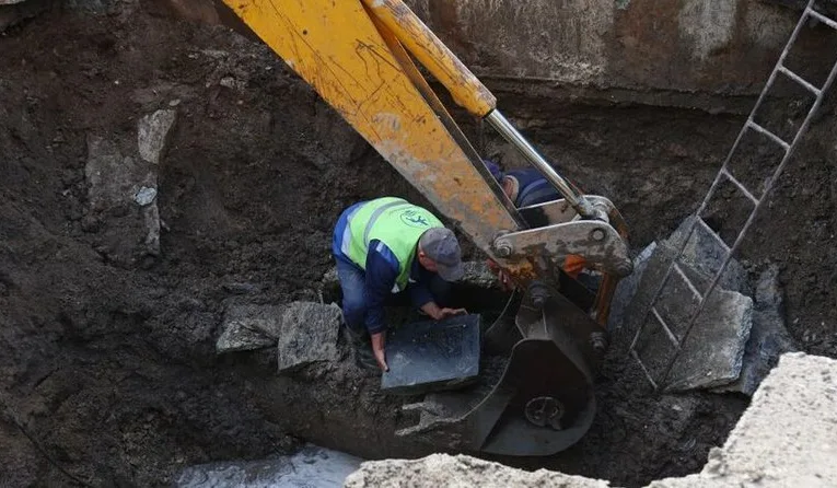 У Львові через порив на водогоні частину вулиці Котляревського перекрили