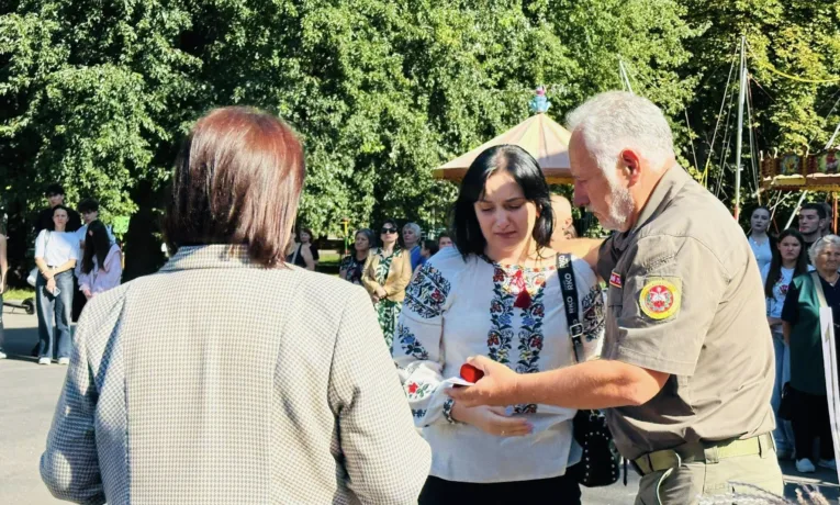 323 кулони «Батьківське серце» для дітей Героїв Львівщини