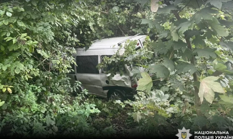 Біля Львова перекинувся автомобіль: постраждала 31-річна пасажирка