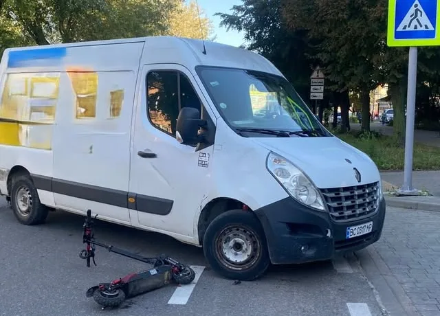 У Львові водій буса збив 13-річного хлопця на самокаті