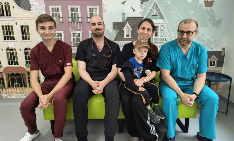 Львівські лікарі видалили злоякісну пухлину 3-річному хлопчику з рідкісною аномалією нирки