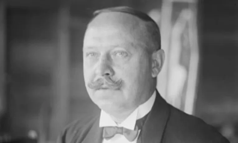 Познайомив світ зі “Щедриком” і став світовою зіркою, мріючи повернутись у село: минає 150 років з дня народження Олександра Кошиця