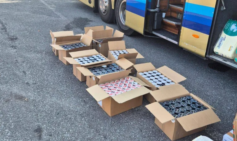 З Рима до Львова: прикордонники вилучили 10 ящиків контрабанди