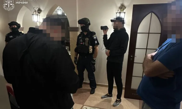 Двом львів’янам оголосили підозру в підпалі гаража депутата Самбірської міськради