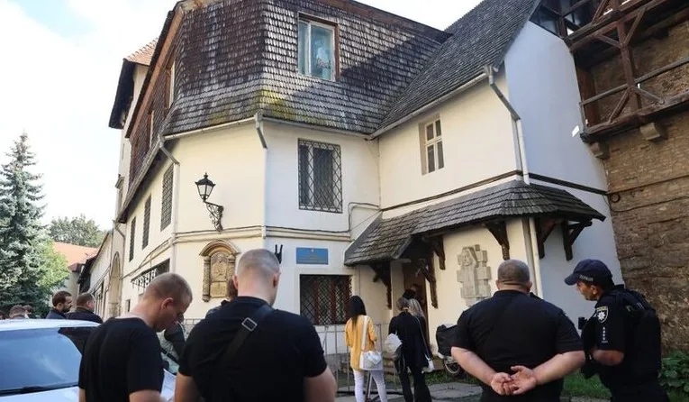 У Львові розпочали процедуру виселення ДП “Укрзахідпроектреставрація” з приміщення на пл. Соборній