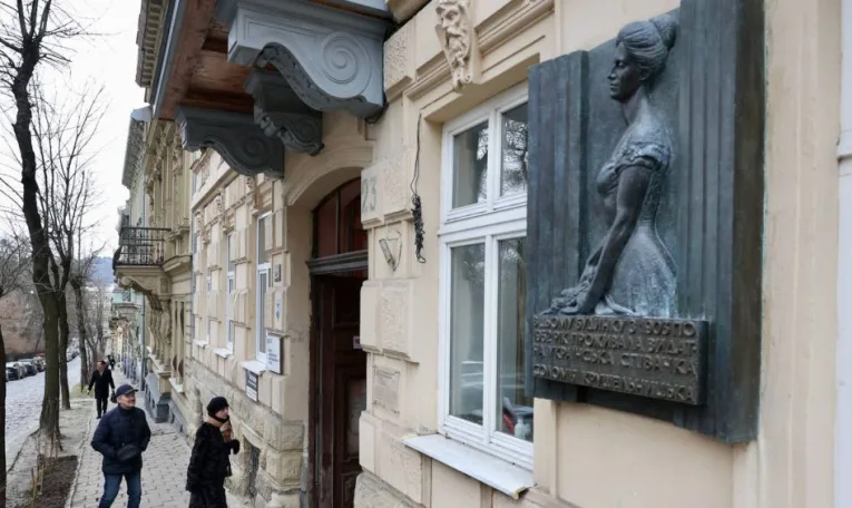 Львівський музей Соломії Крушельницької оцифровує 26 тисяч предметів спадщини співачки