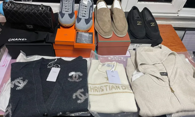 HERMES, CHANEL, Dior на мільйон: митники зупинили бус з брендовим одягом і взуттям