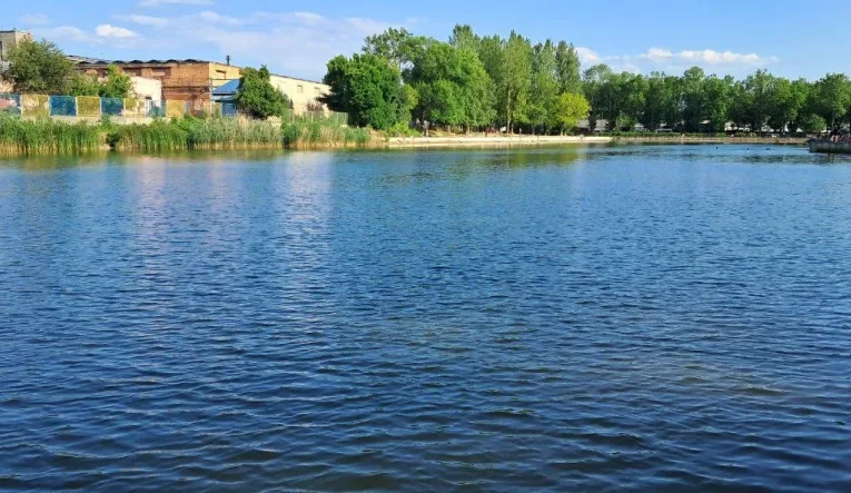 На Левандівському озері під час риболовлі виявили тіло людини