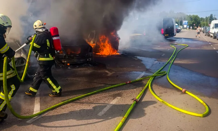 У Шегинях згоріли сім автівок