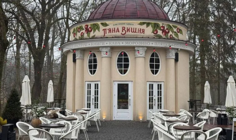 Львівська міськрада через суд намагається стягнути борг за оренду альтанки у Стрийському парку