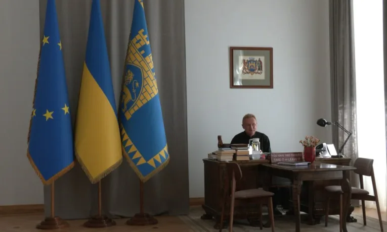 Прослуховувальний пристрій в кабінеті Садового: слідчі СБУ розпочали кримінальне провадження