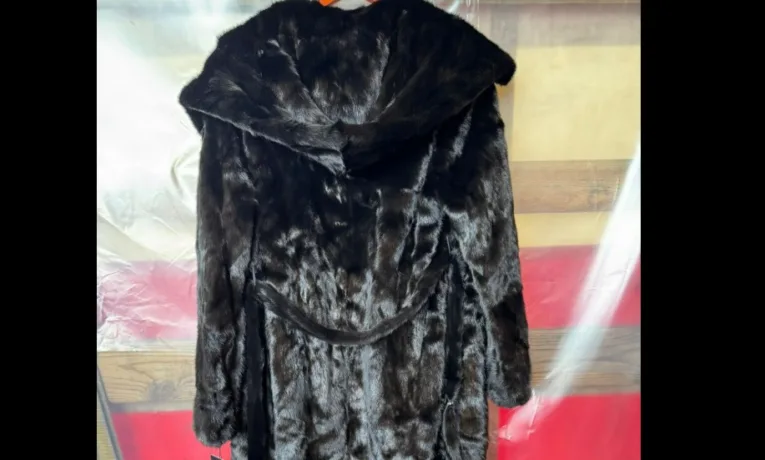 «Лабубу» і брендові шуби під виглядом гуманітарки: на Львівщині митники викрили чергову контрабанду