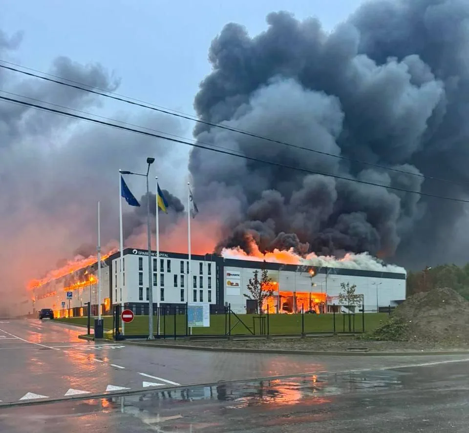 У селі Лапаївка біля Львова внаслідок атаки РФ 2 загиблих і 2 поранених, також горить індустріальний парк