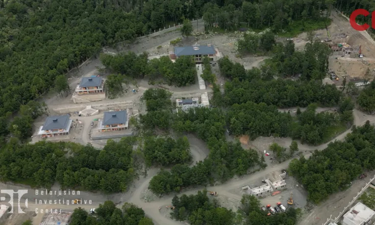 Кіпрська компанія матері львівського бізнесмена кредитувала фірму, що будує резиденцію Лукашенка в Росії, — розслідування